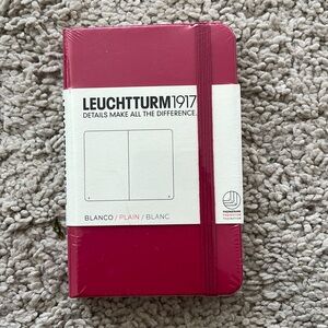 Leuchtturm Notebook Mini (A7) Hardcover, 169 numbered pages, plain, berry